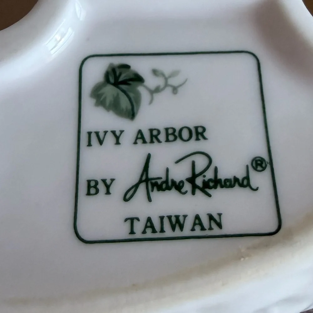 Vintage Andre Richard Ivy Arbor White Ceramic Bar Soap & Trinket Dish Holder